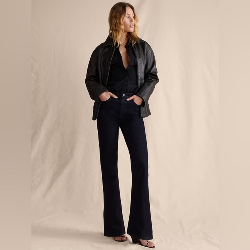 NWT! Banana Republic Indigo Rinse Wash High Rise Bootcut Jean - Size 27 Petite 🩷
